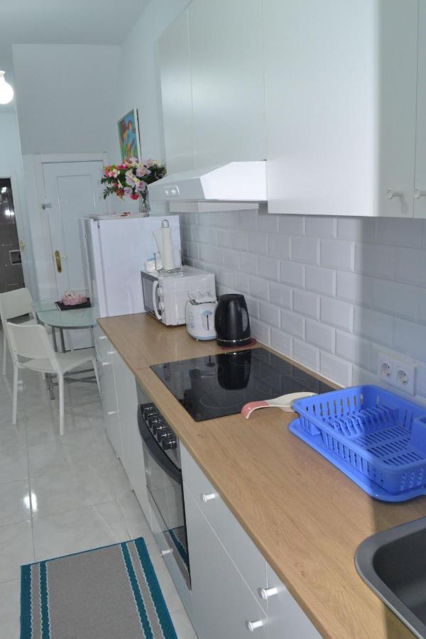 Stunning 2 Bedroom Fully Refurbished With Air-conditioning *