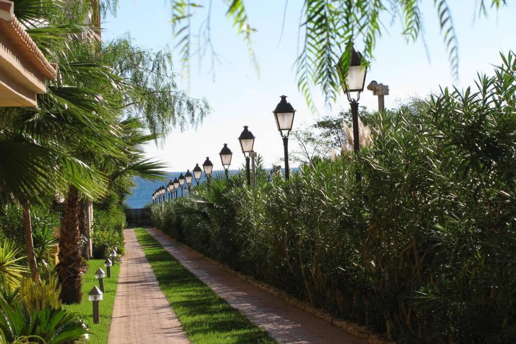 Apartamento Punta Prima Modern, 100 M Sea, 2 Swimming-pools, Aircondition, Free Wi-fi