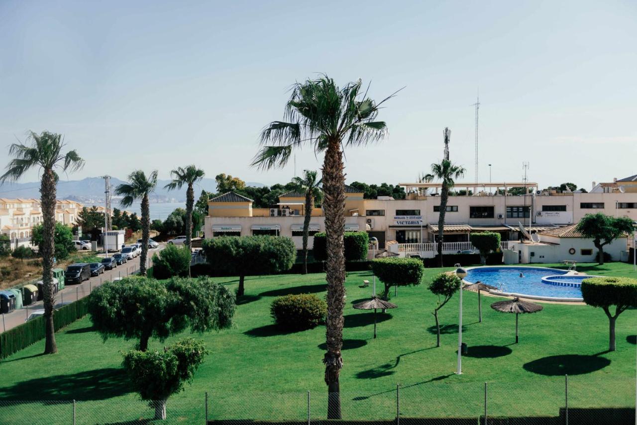 Stunning 2 Bedroom With Pool View Apartment