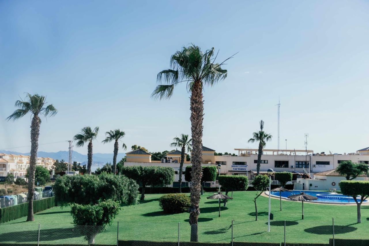 Stunning 2 Bedroom With Pool View Apartment *