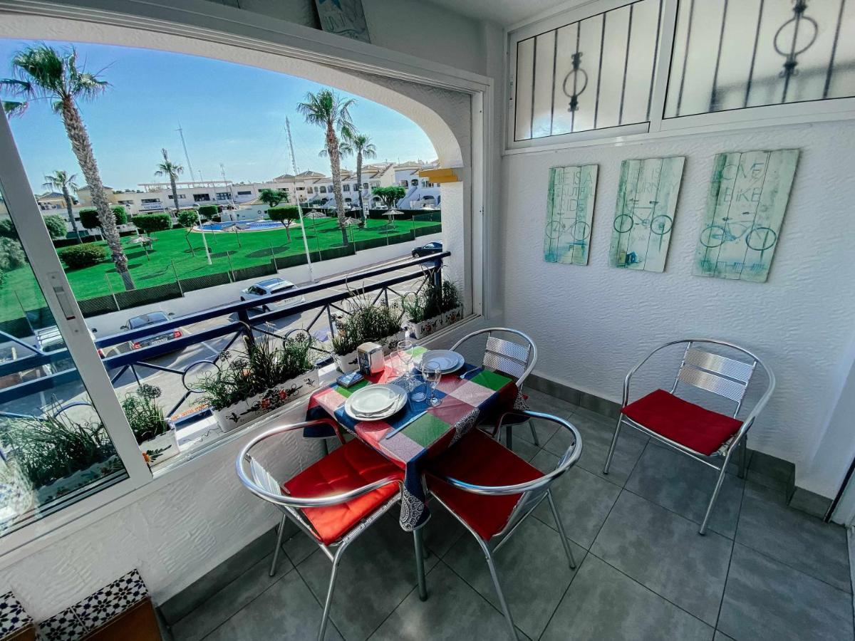 Apartment Stunning 2 Bedroom With Pool View