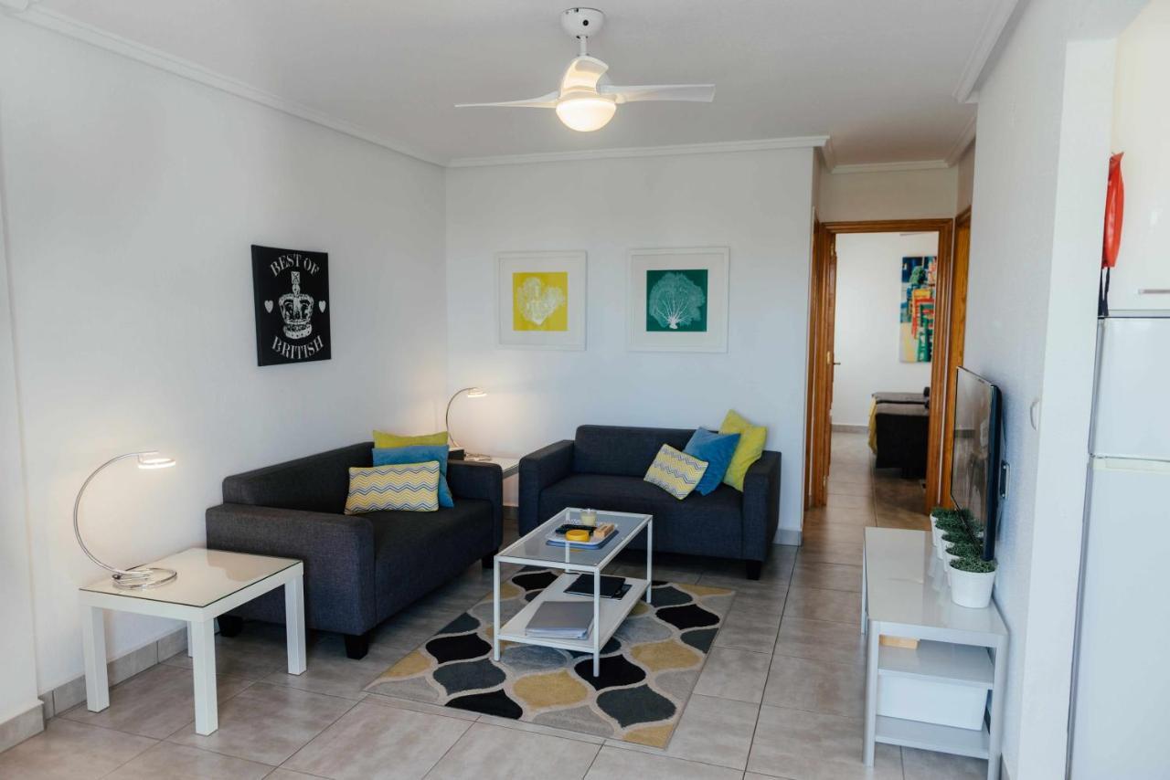Stunning 2 Bedroom With Pool View Apartment *