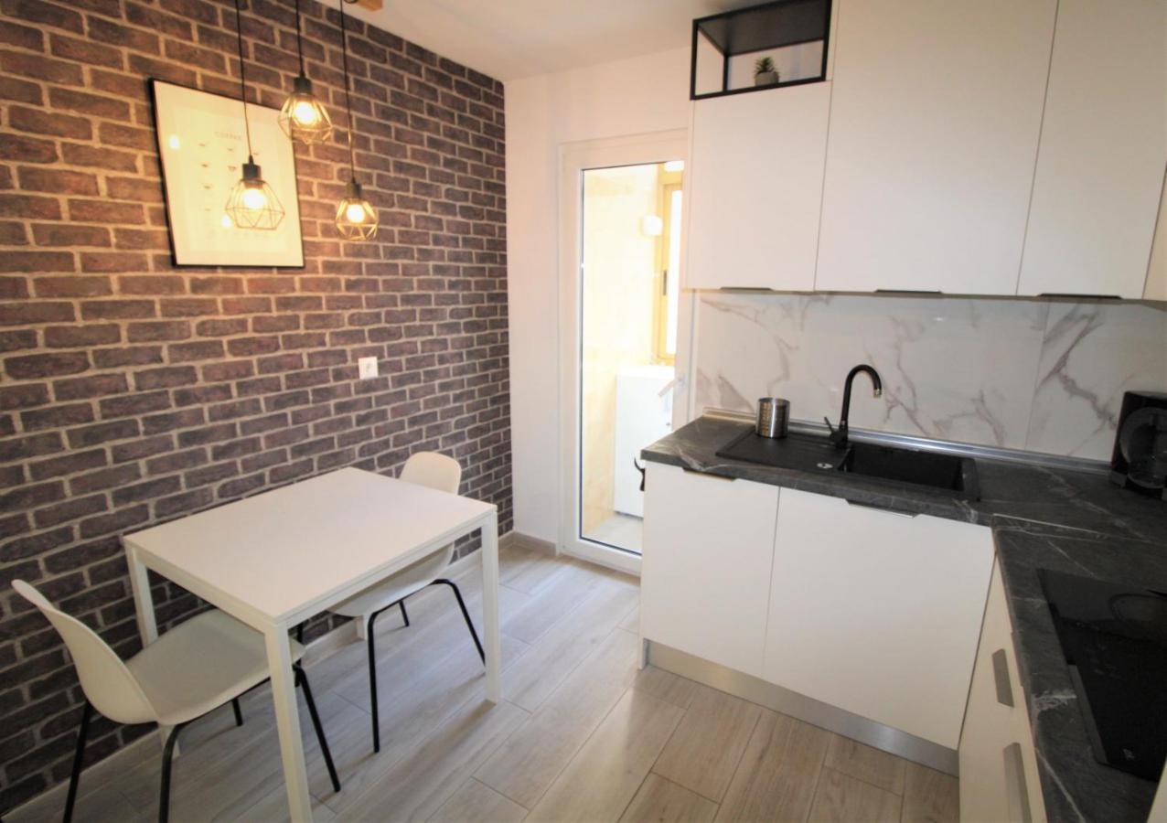 Apartment Martinez De Velasco