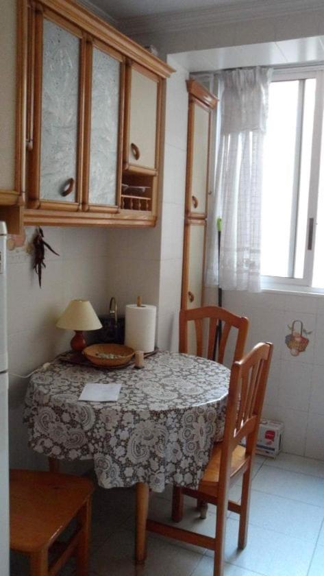 30-3- бюджетная комната в квартире для 2 человека, Habitación en casa particular Alicante