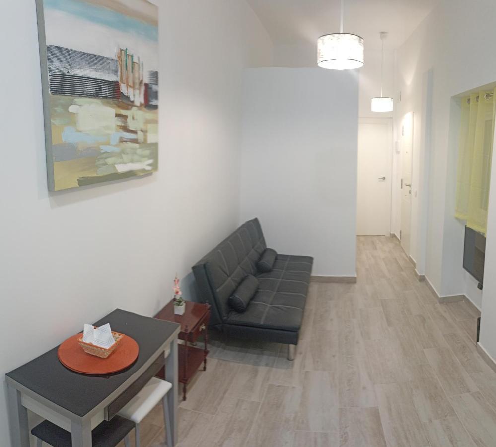 Orange Apartment *