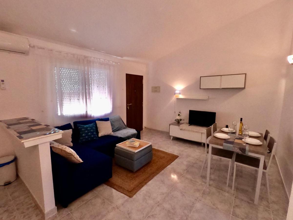 Close To Beaches & Golf Courses - With Pool & Bbq Apartment Alicante