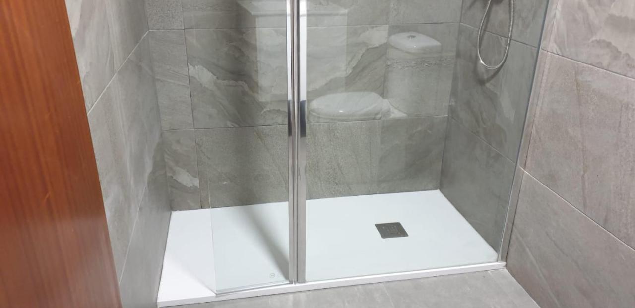 Apartamento Piso Grande Amplio Grandes Grupos 4 2 Baños, 4ac Y Wifi *