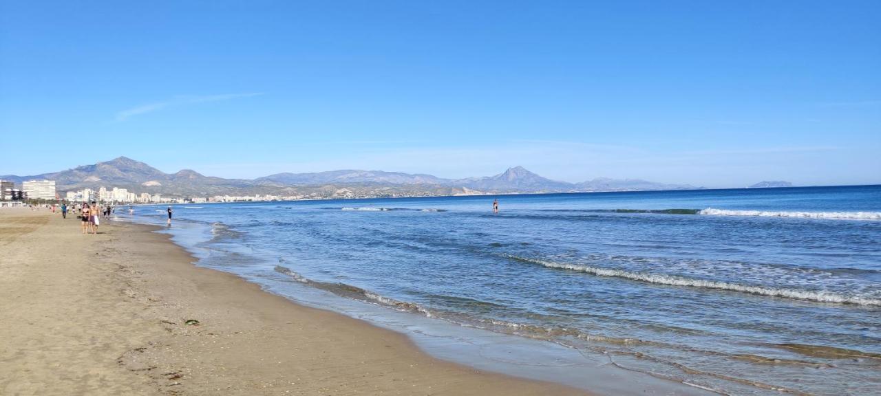 <1 Min Beach, Sea Views, Ac, Wifi, Pool, 3xtennis Apartamento Alicante