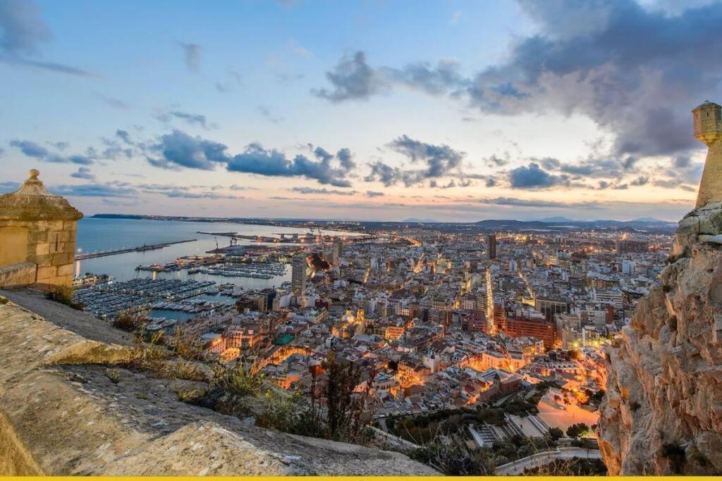 Sweet Nearby The Museum And Apartamento Alicante