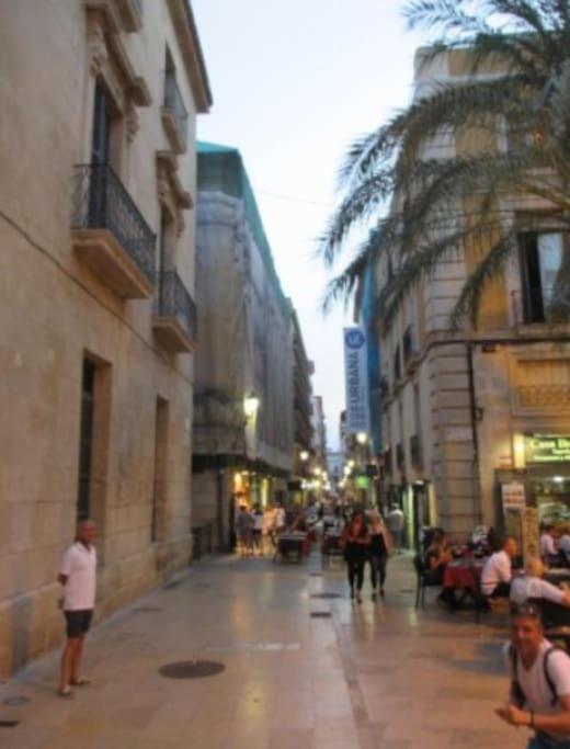 Calle Mayor Next To Apartamento