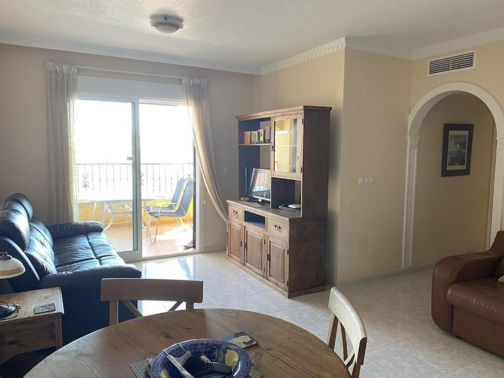 Floor Spacious With Roof Terrace