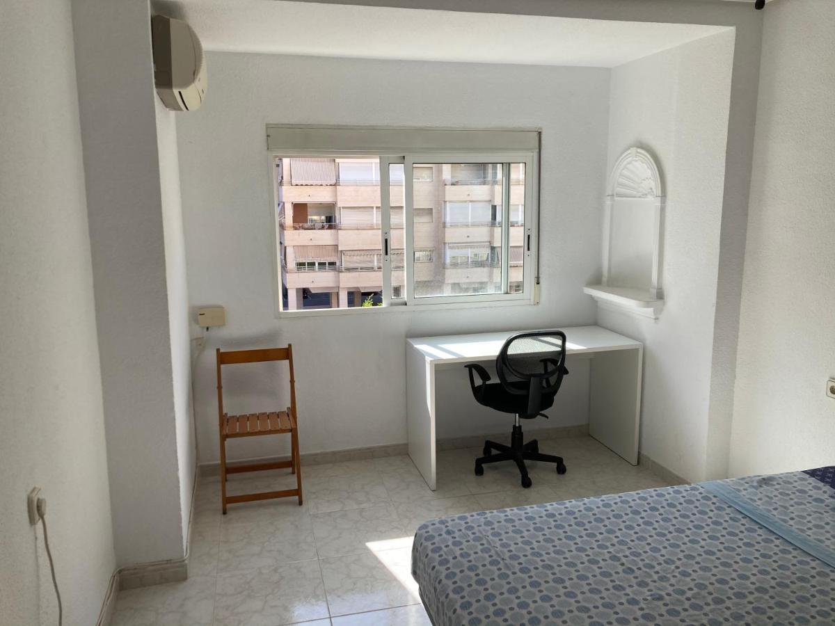 Beachside With Air-conditioning Habitación en casa particular Alicante