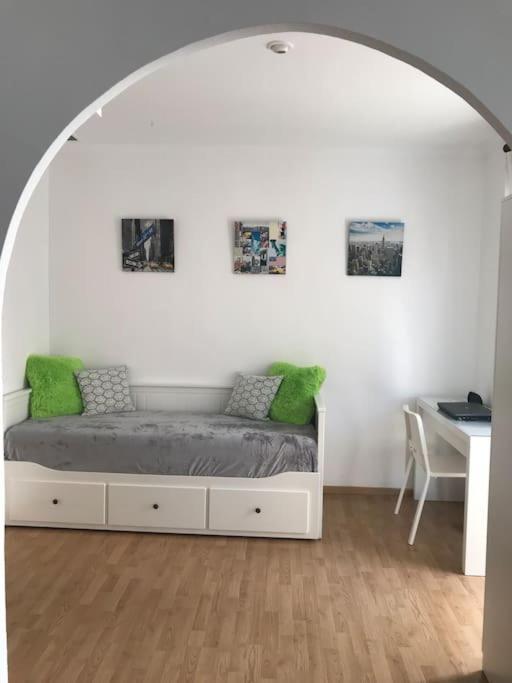 Comfortable And Spacious 3 Bedroom Apartment *