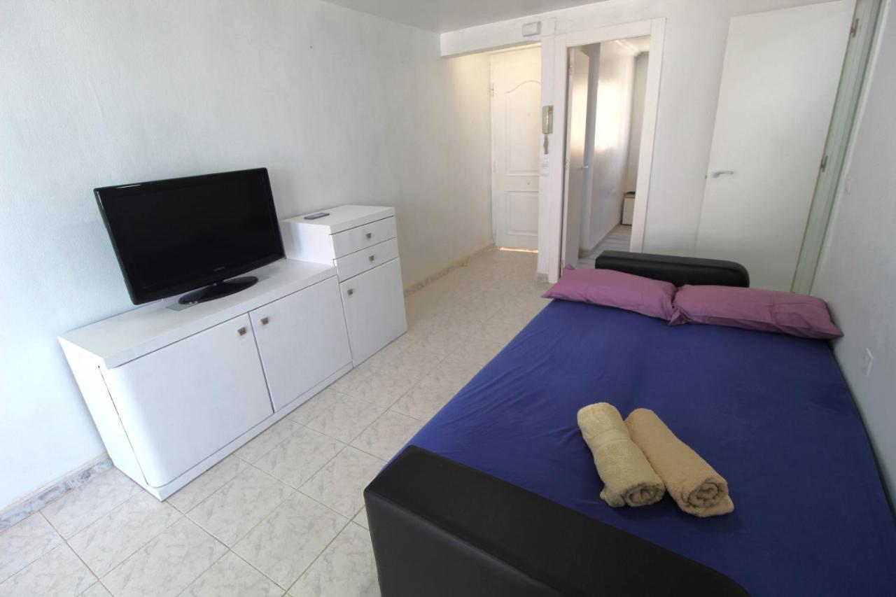 Coastal Retreat: Cabo De Las Huertas Beachfront Apartment Alicante