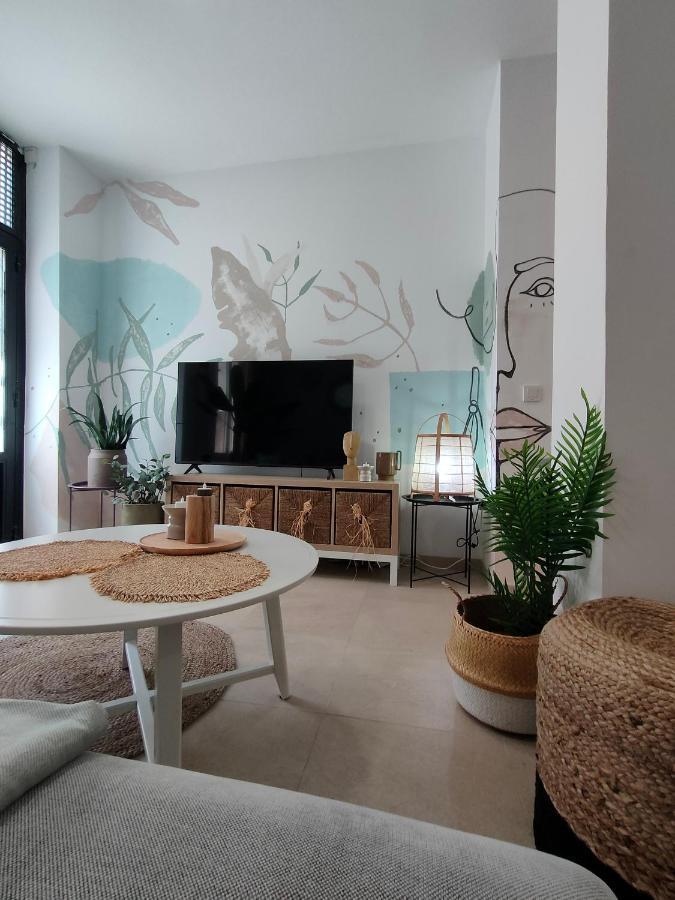 Hola Apartment *