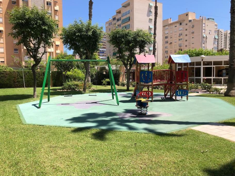 Precioso En Urbanización Junto Al Mar. *