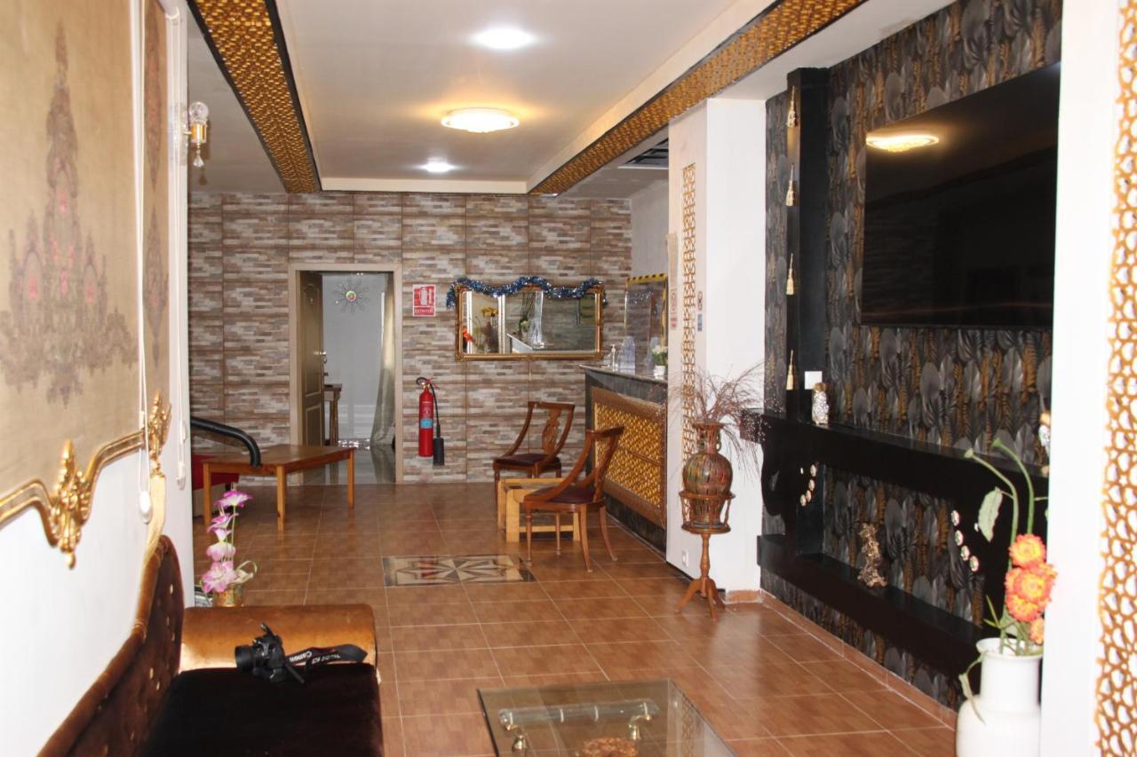 La Lambra Azul Hotel *