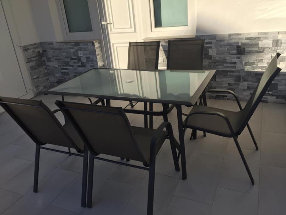 Apartment Charmant Rez-de-chaussee Et Piscine Bar-restaurant *