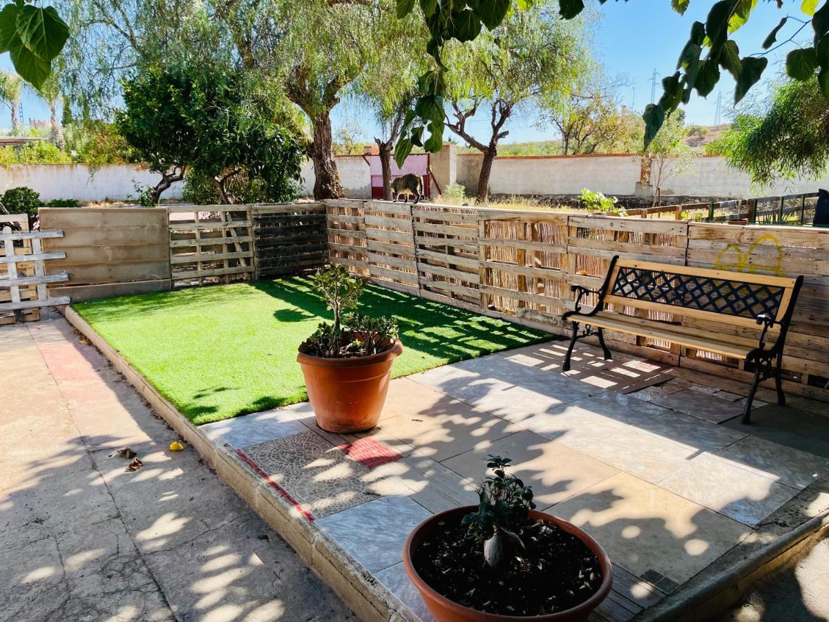 Сasa de vacaciones Estudio Adosado Acogedor Con Jardin, Barbacoa Y Parking Privado *