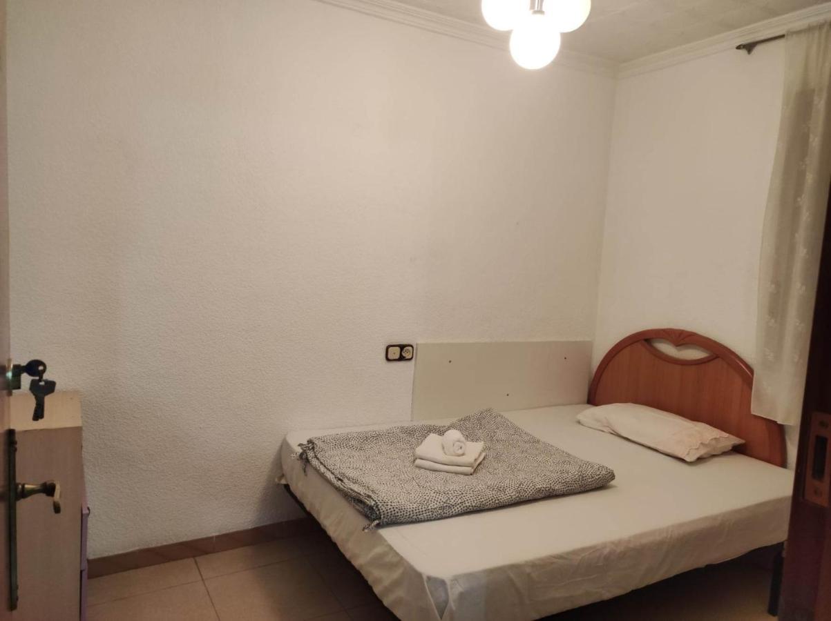 30-3- бюджетная комната в квартире для 2 человека, Habitación en casa particular Alicante