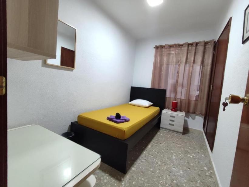 35-6-2- Комната В Квартире Для 1 Человека В Аликанте Habitación en casa particular *