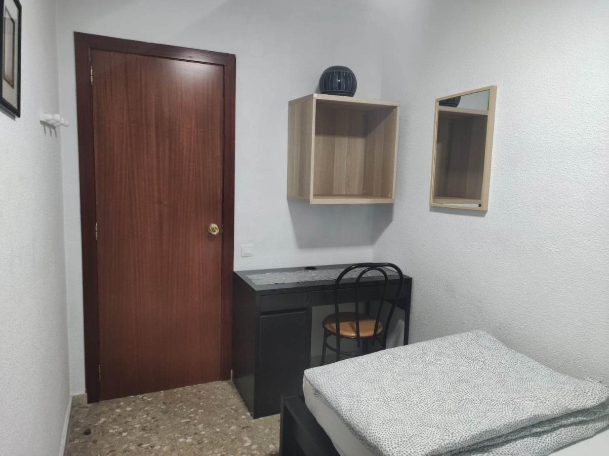 35-6-2- Комната В Квартире Для 1 Человека В Аликанте Habitación en casa particular *