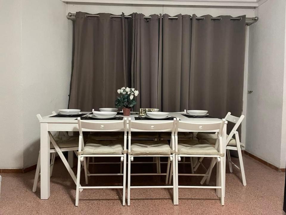 Piso Grande Amplio Grandes Grupos 4 2 Baños, 4ac Y Wifi * Alicante