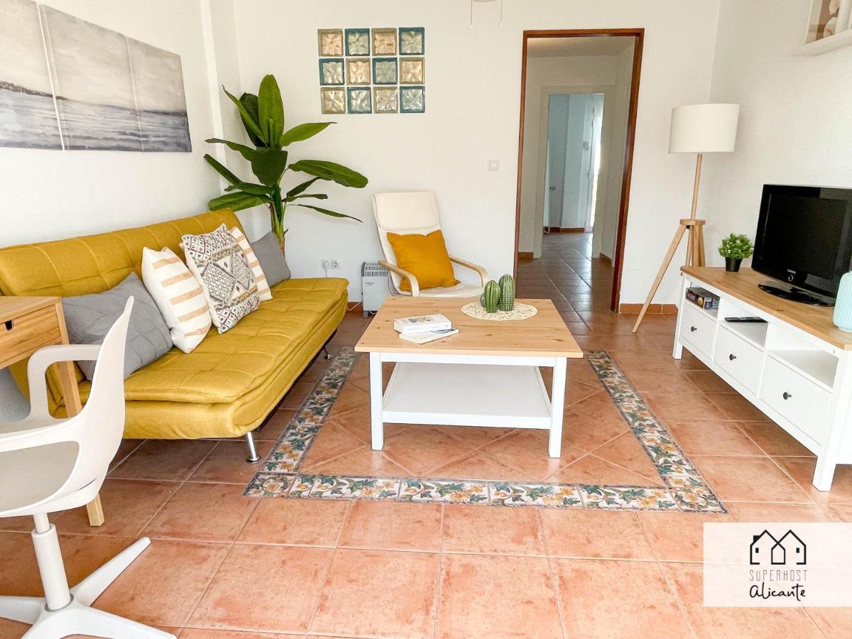 Muy Luminoso, Con Piscina Y A 5 Min De La Playa. Apartamento