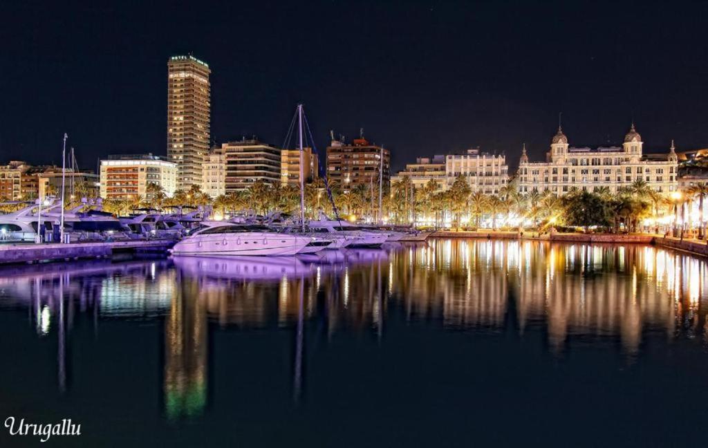 Apartamento Piso Grande Amplio Grandes Grupos 4 2 Baños, 4ac Y Wifi Alicante