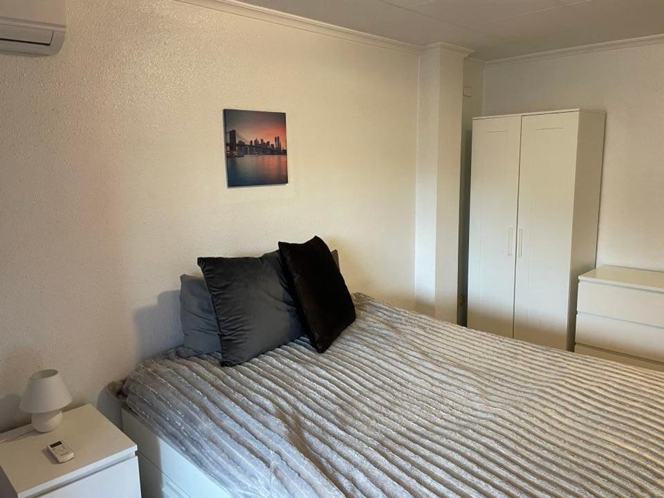 Piso Grande Amplio Grandes Grupos 4 2 Baños, 4ac Y Wifi Alicante