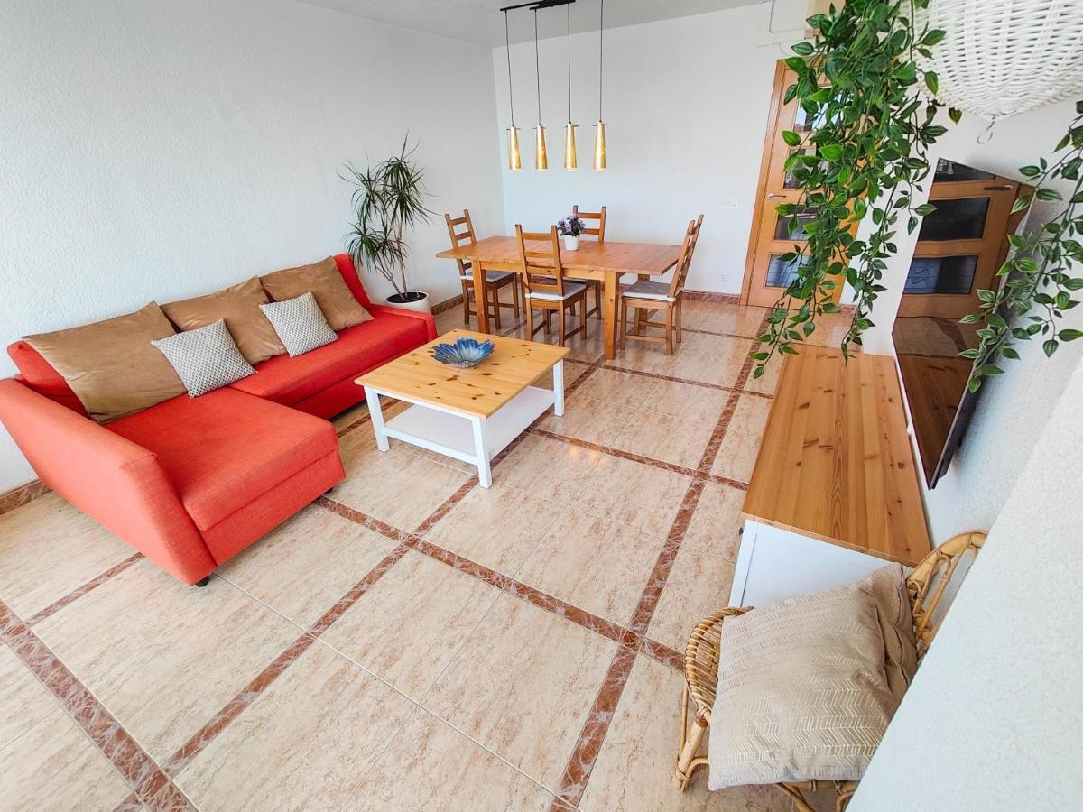 <1 Min Beach, Sea Views, Ac, Wifi, Pool, 3xtennis Apartment