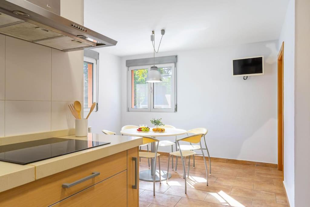Acogedora En Con Piscina Y Barbacoa Villa *