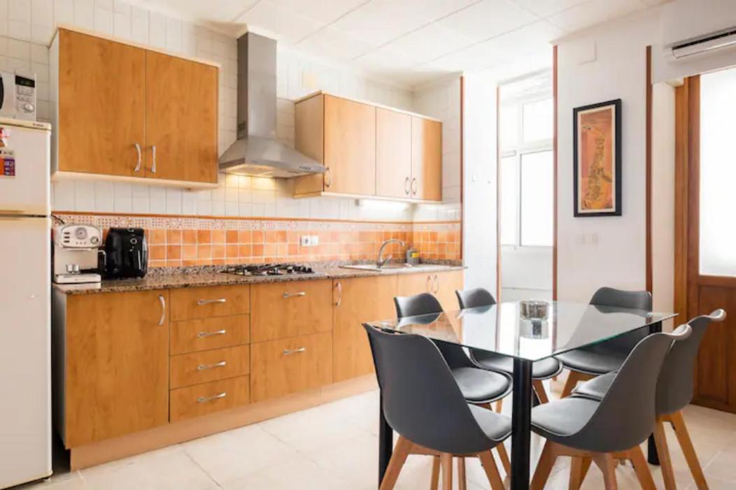 With Private Bathroom And Balcony Nearby The Mercado Central, Center And *