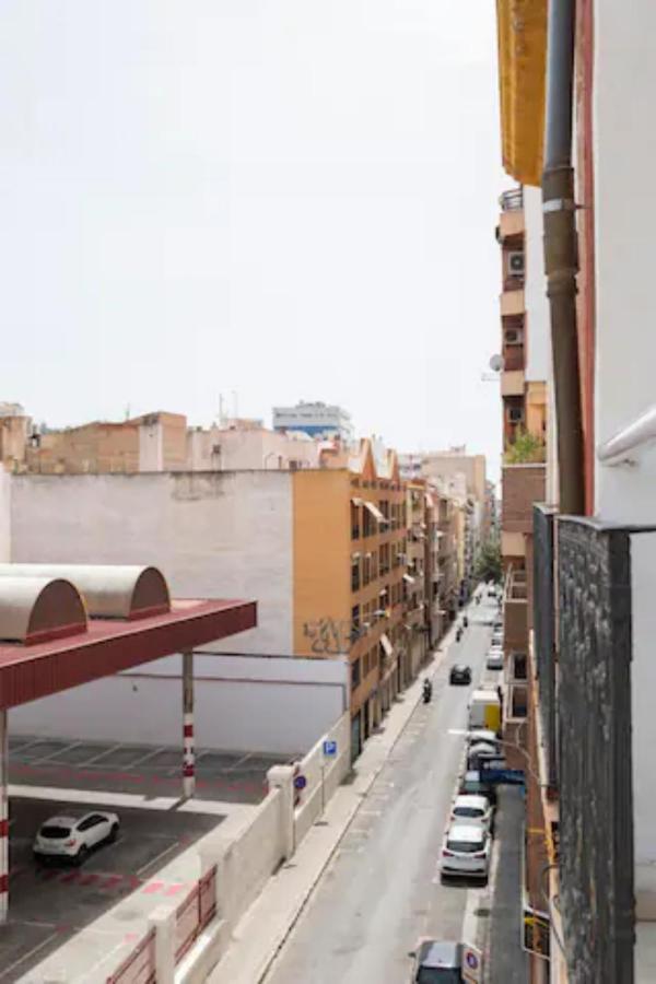 With Private Bathroom And Balcony Nearby The Mercado Central, Center And Apartment *