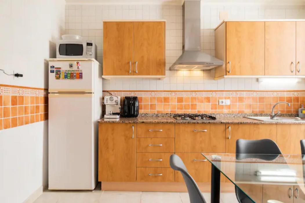 Apartment With Private Bathroom And Balcony Nearby The Mercado Central, Center And