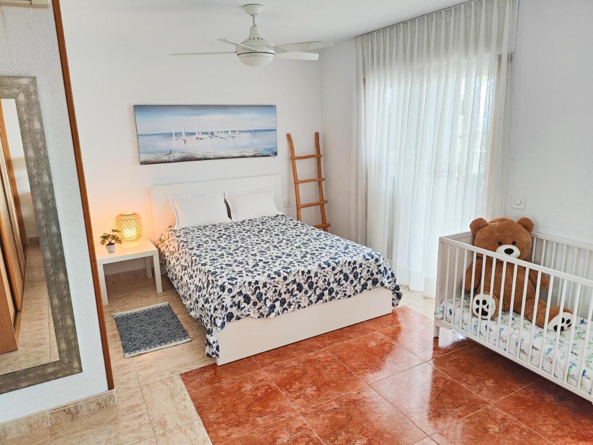 <1 Min Beach, Sea Views, Ac, Wifi, Pool, 3xtennis Apartment