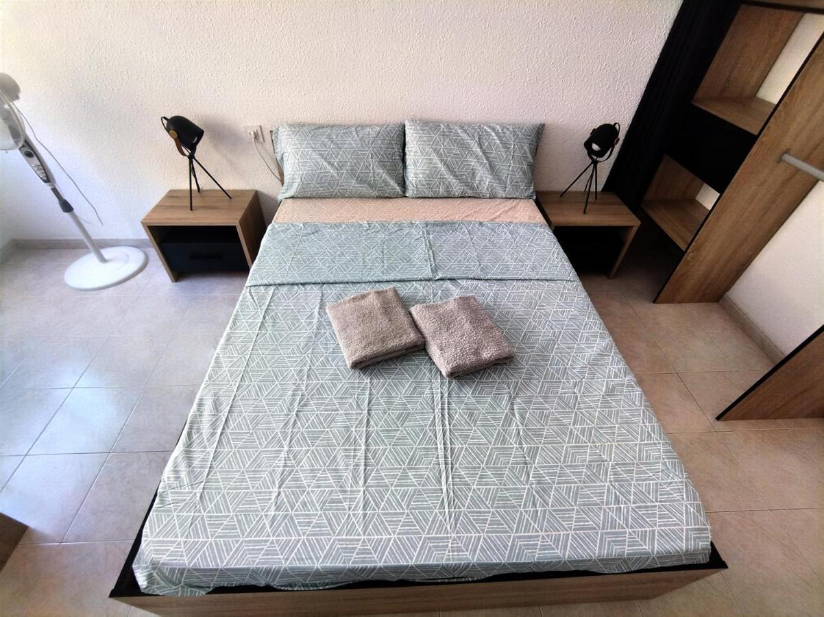 Habitación en casa particular Shared With Host *