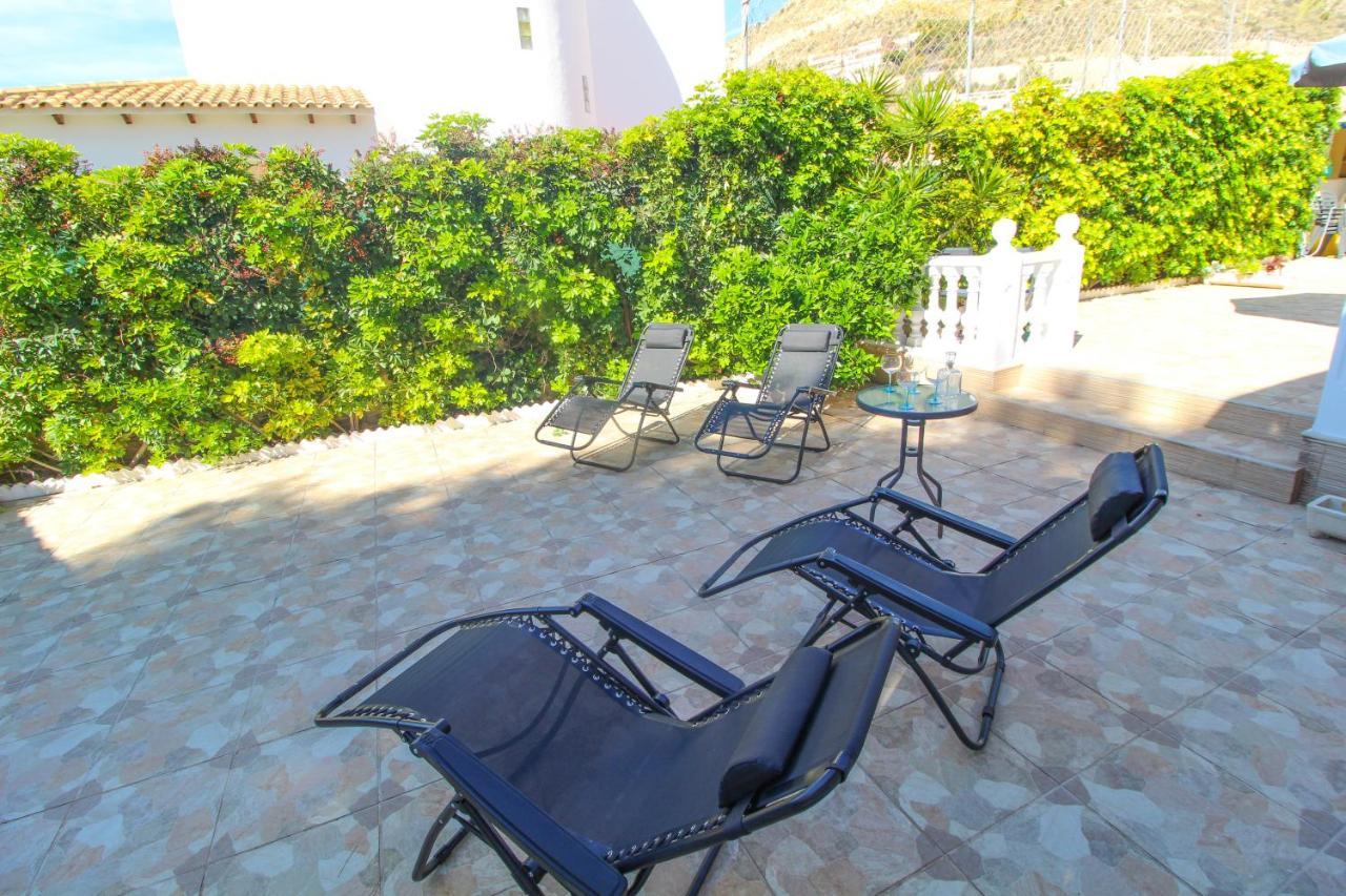 Great Villa, Sea Views, 20 Secs Walk To The Beach, Bbq, 9 People, 5 Mins Car From Center, Sailing Club 3 Mins Walk Villa *