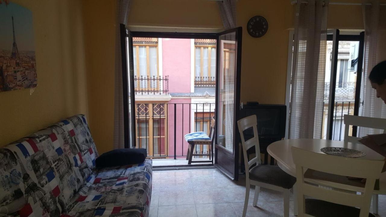 Ayuntamiento Apartment *