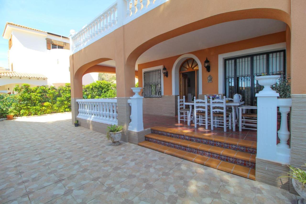 Villa Great Villa, Sea Views, 20 Secs Walk To The Beach, Bbq, 9 People, 5 Mins Car From Center, Sailing Club 3 Mins Walk *