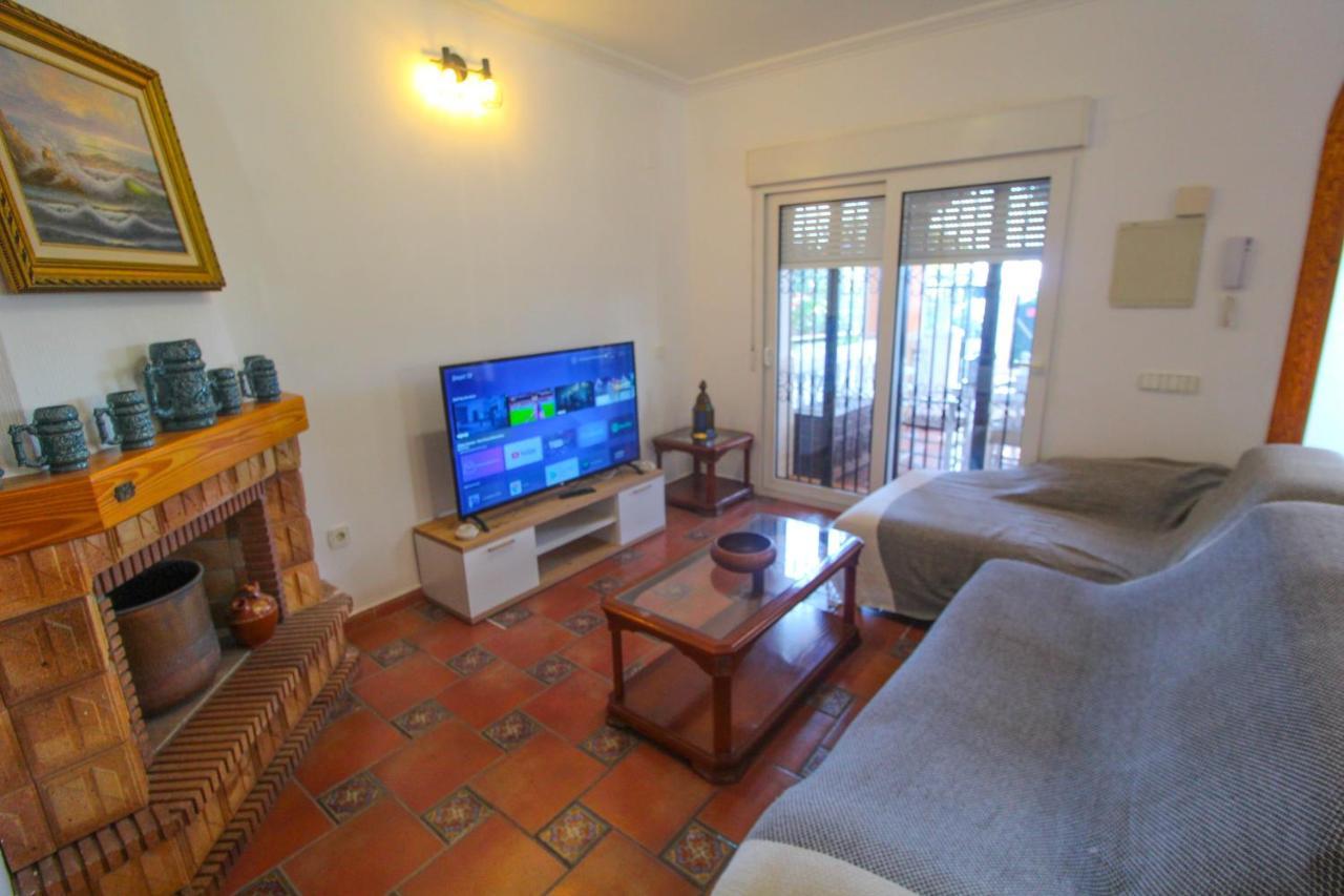 Villa Great Villa, Sea Views, 20 Secs Walk To The Beach, Bbq, 9 People, 5 Mins Car From Center, Sailing Club 3 Mins Walk Alicante