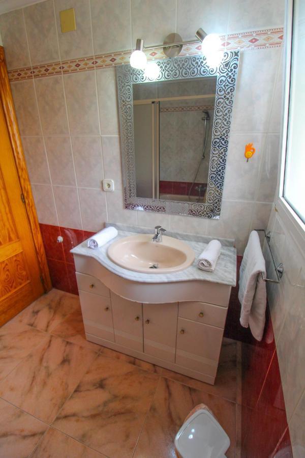 Villa Great Villa, Sea Views, 20 Secs Walk To The Beach, Bbq, 9 People, 5 Mins Car From Center, Sailing Club 3 Mins Walk *