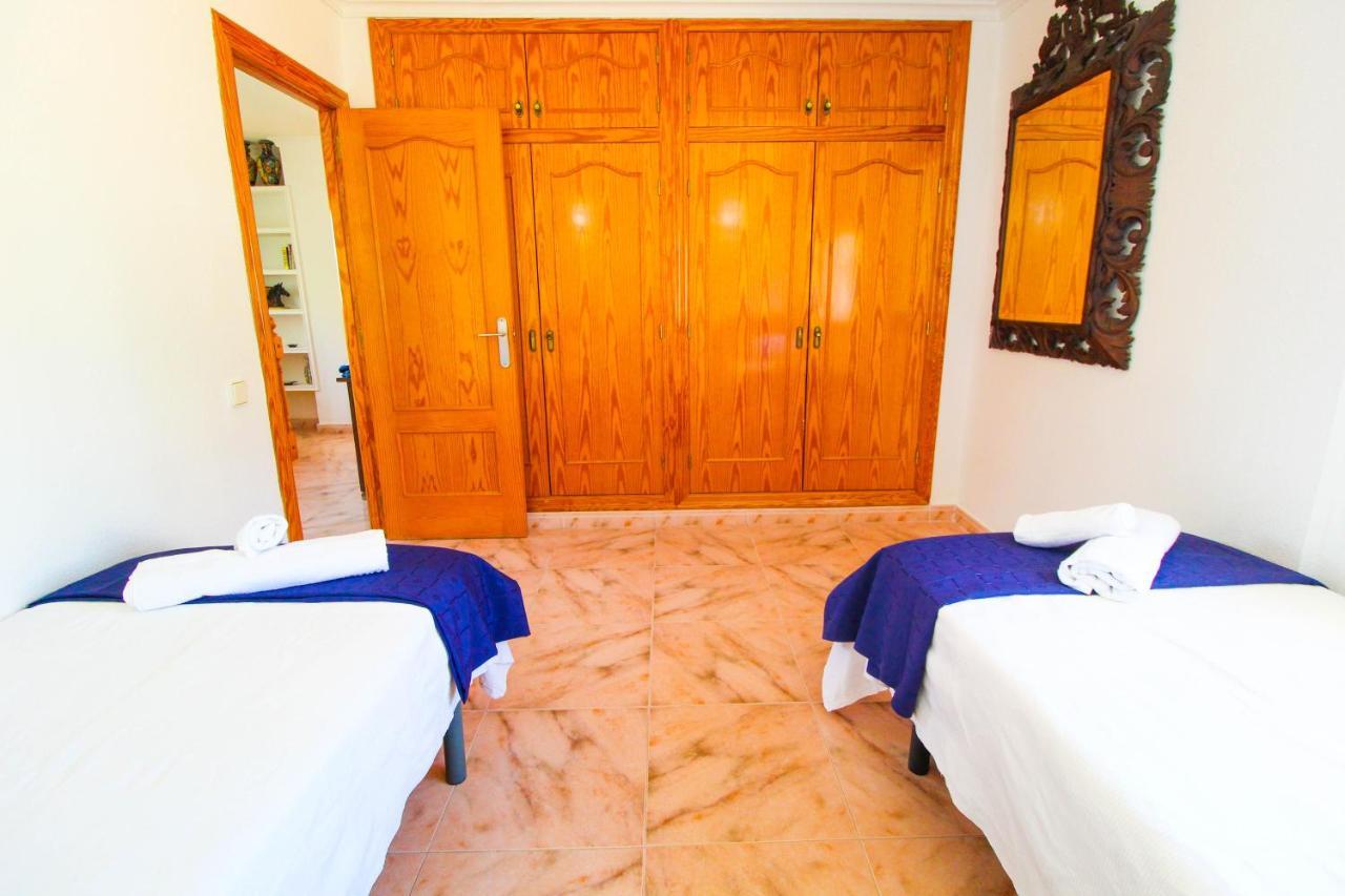 Great Villa, Sea Views, 20 Secs Walk To The Beach, Bbq, 9 People, 5 Mins Car From Center, Sailing Club 3 Mins Walk Alicante