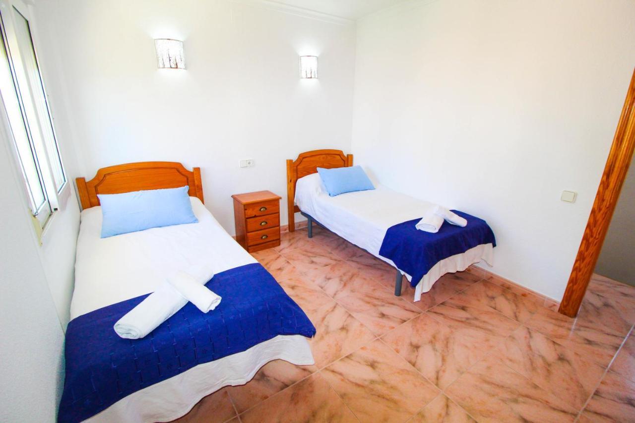 Villa Great Villa, Sea Views, 20 Secs Walk To The Beach, Bbq, 9 People, 5 Mins Car From Center, Sailing Club 3 Mins Walk Alicante