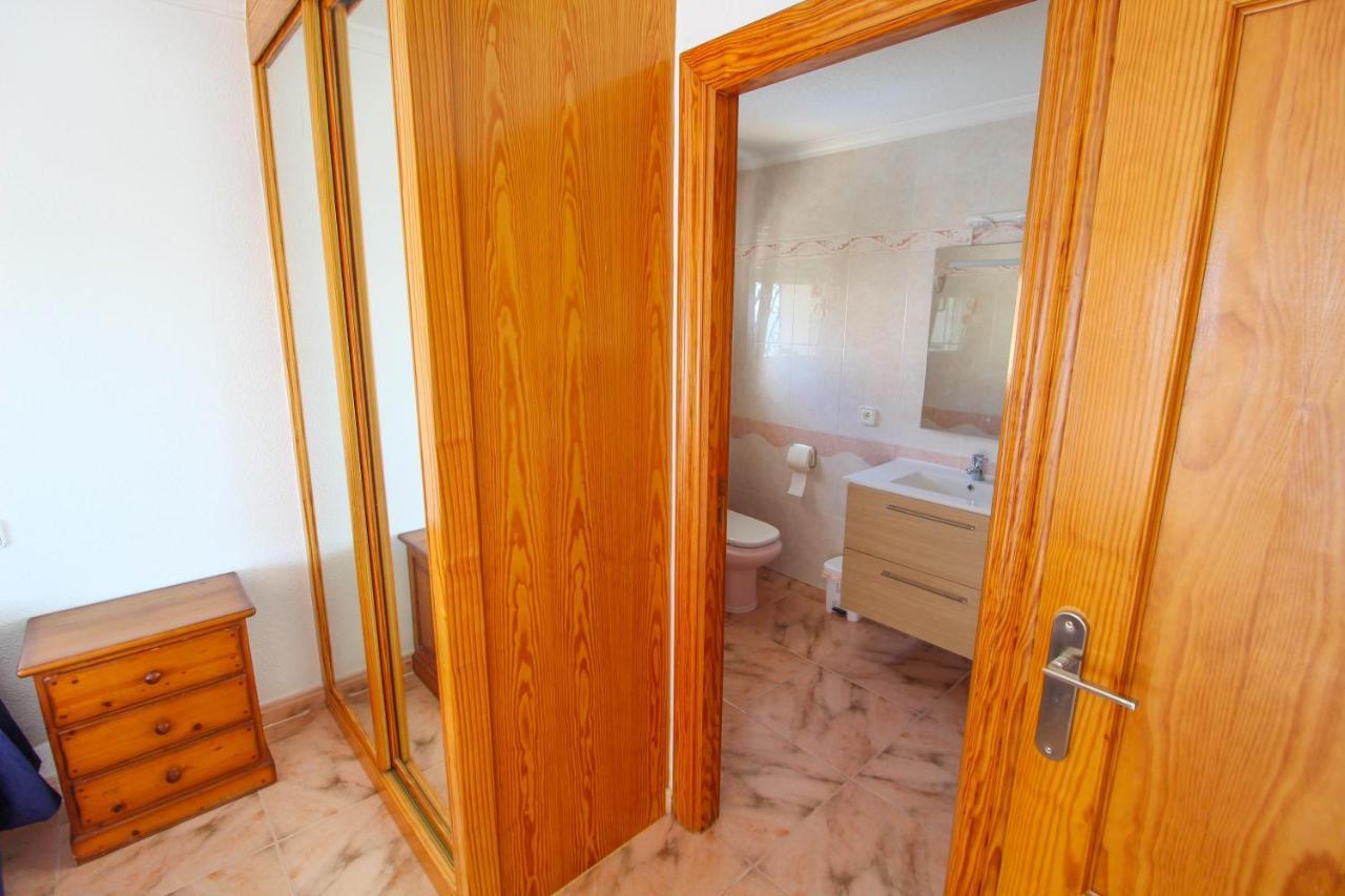 Great Villa, Sea Views, 20 Secs Walk To The Beach, Bbq, 9 People, 5 Mins Car From Center, Sailing Club 3 Mins Walk
