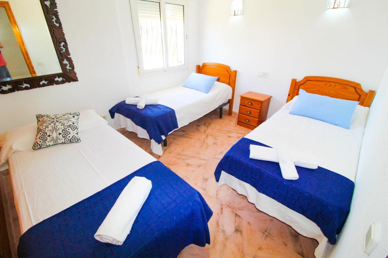 Villa Great Villa, Sea Views, 20 Secs Walk To The Beach, Bbq, 9 People, 5 Mins Car From Center, Sailing Club 3 Mins Walk *