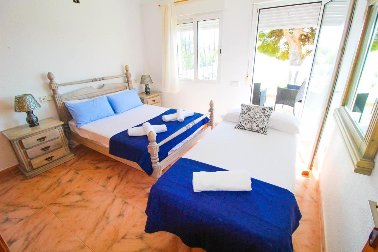 Great Villa, Sea Views, 20 Secs Walk To The Beach, Bbq, 9 People, 5 Mins Car From Center, Sailing Club 3 Mins Walk Villa Alicante