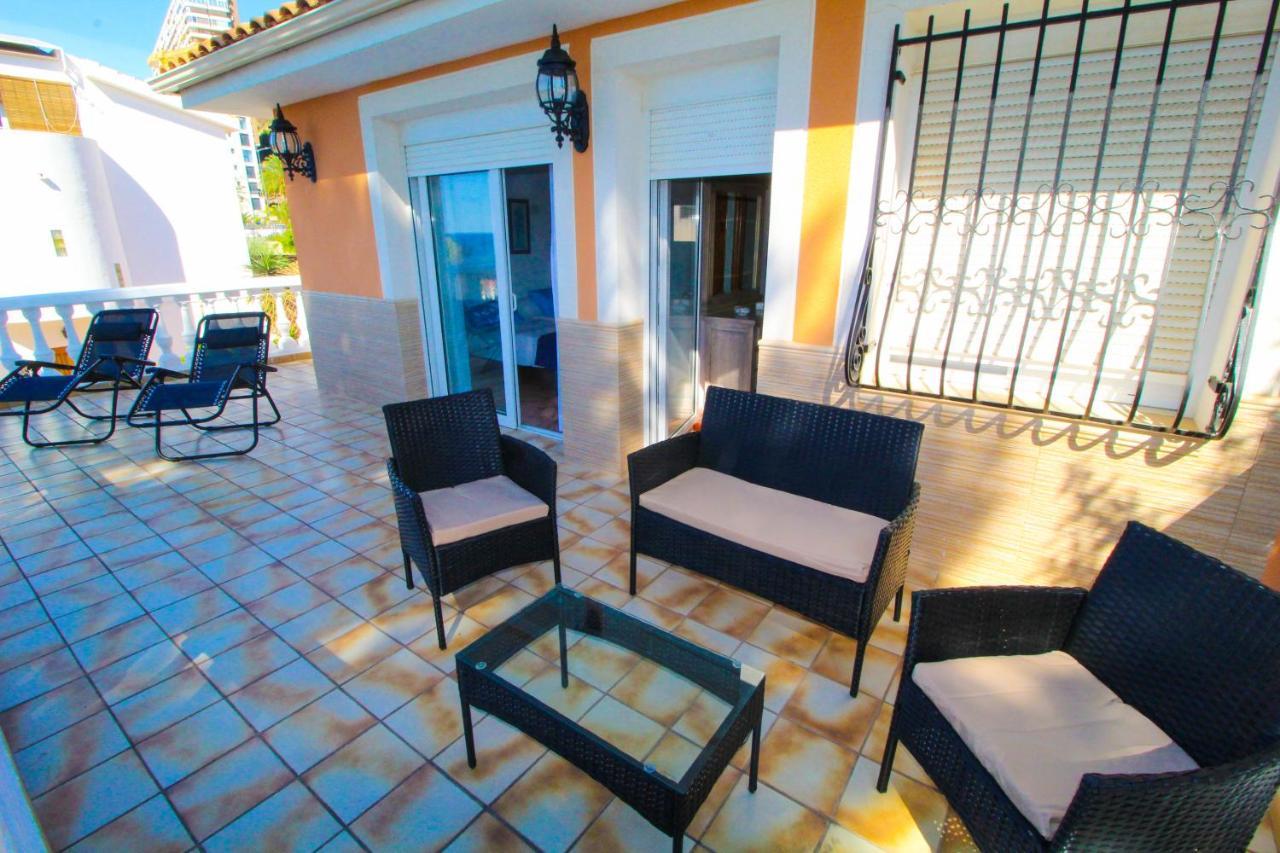 Great Villa, Sea Views, 20 Secs Walk To The Beach, Bbq, 9 People, 5 Mins Car From Center, Sailing Club 3 Mins Walk * Alicante