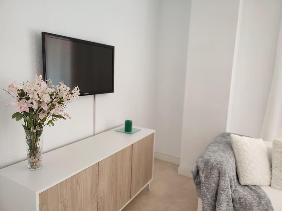 Gran Apartamento, Aire Acondicionado, Piscina Y Parking Gratuito Apartamento