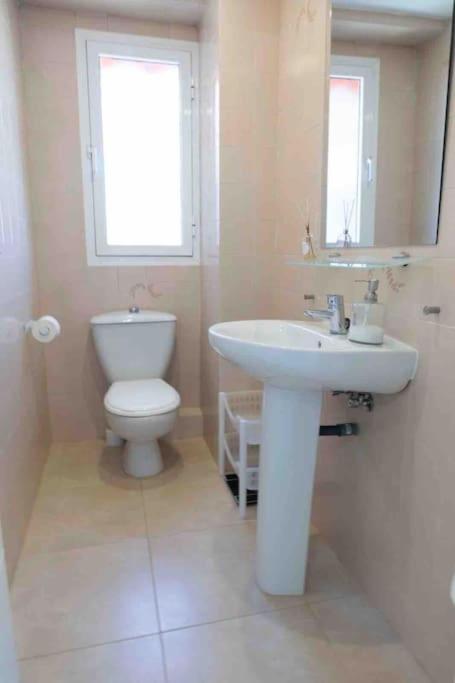 Gran Apartamento, Aire Acondicionado, Piscina Y Parking Gratuito Alicante